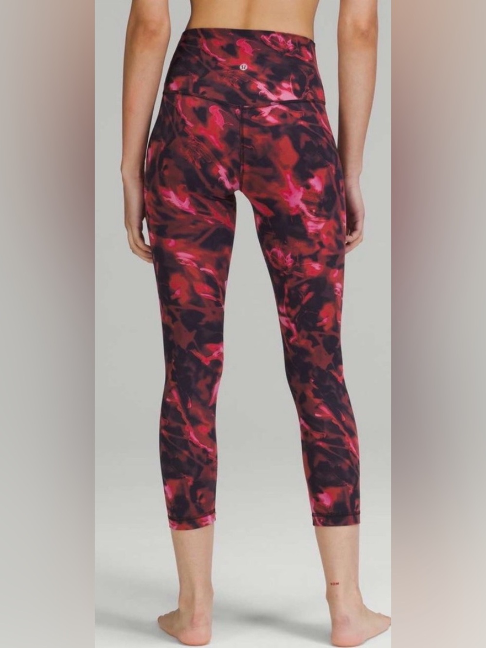 NWOT Lululemon athletica High-Rise Red & Black Print Capri Leggings